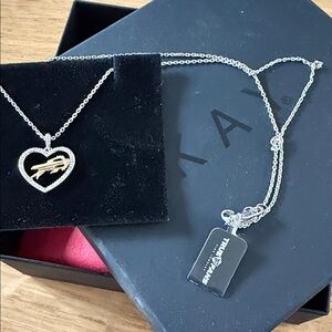 Buffalo Bills necklace from Kay jewelers brand new great Valentine’s Day present